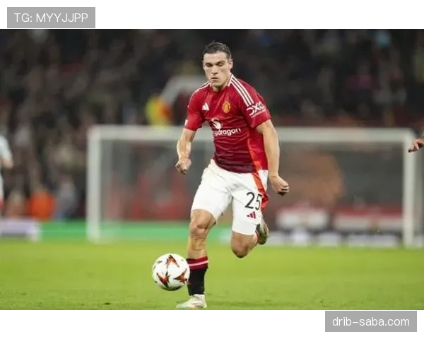 乌加特在葡体成名赛季的表现解析：中场屏障如何奠定崛起基础