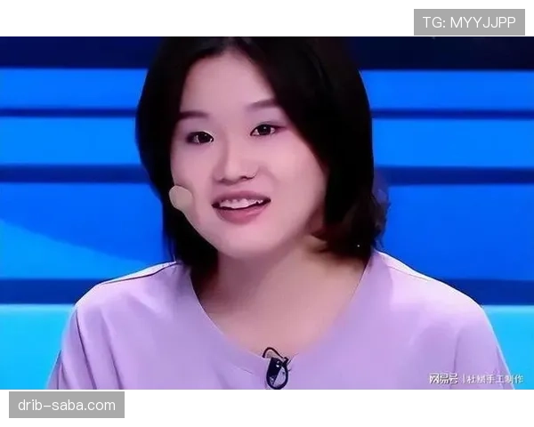 张家齐逛菜市场，塑料袋里竟然露出名牌盒子